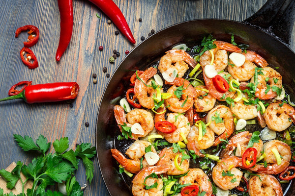Recette cétogène - Crevettes en sauce à l’ail Mexicaine avec Guasacaca et légumes verts
