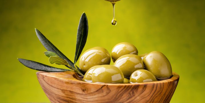bol d'olives et d'huile d'olive