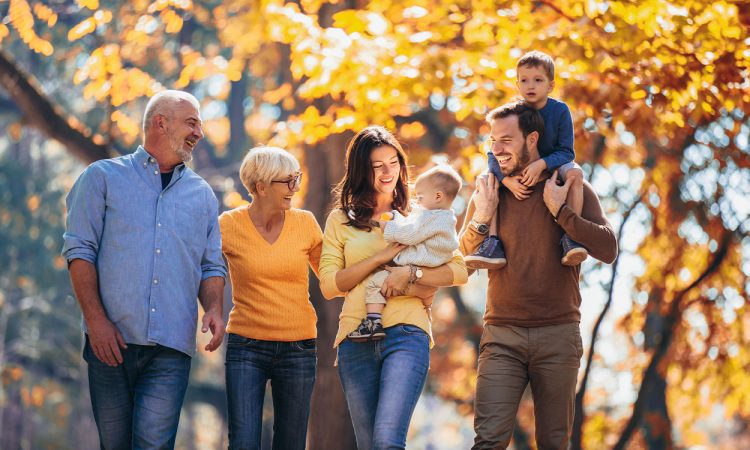 Famille heureuse, 3 générations, vieillir en santé