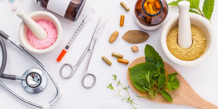 médecine naturelle vs traditionnelle, herbes, médicaments